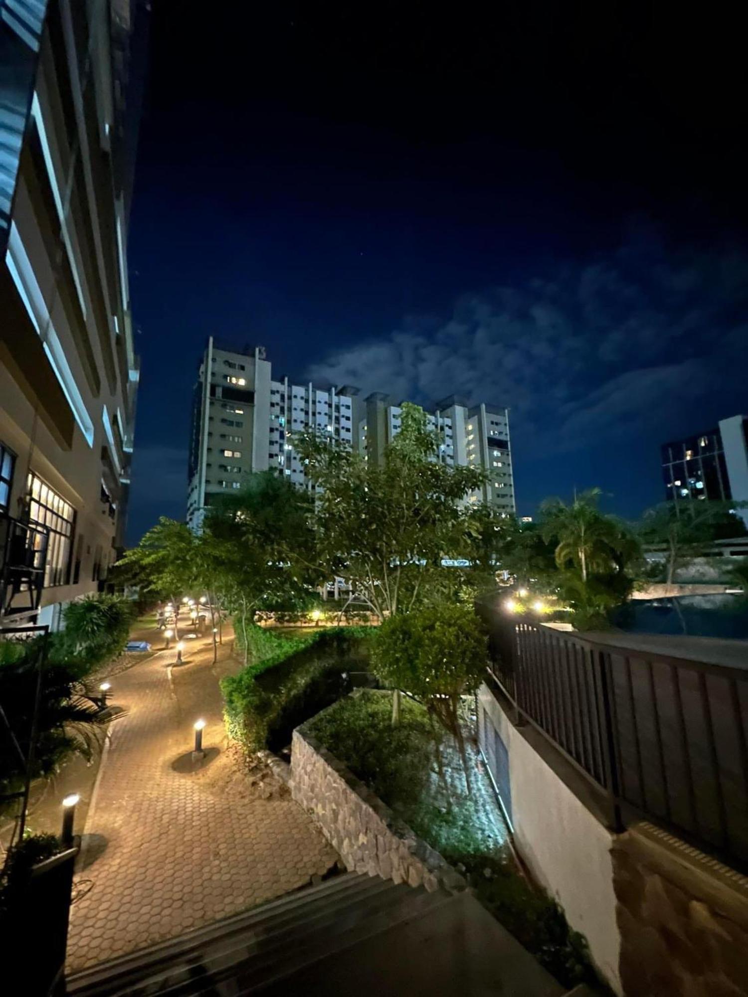 Arlowes At 20F Grand Residences Cebu Bagian luar foto