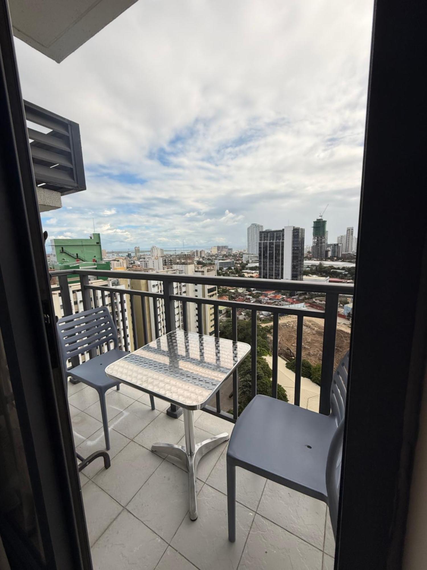 Arlowes At 20F Grand Residences Cebu Bagian luar foto